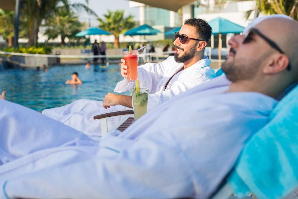 Bay La Sun Hotel And Marina - Emaar King Abdullah Economic City Buitenkant foto Pool at the hotel