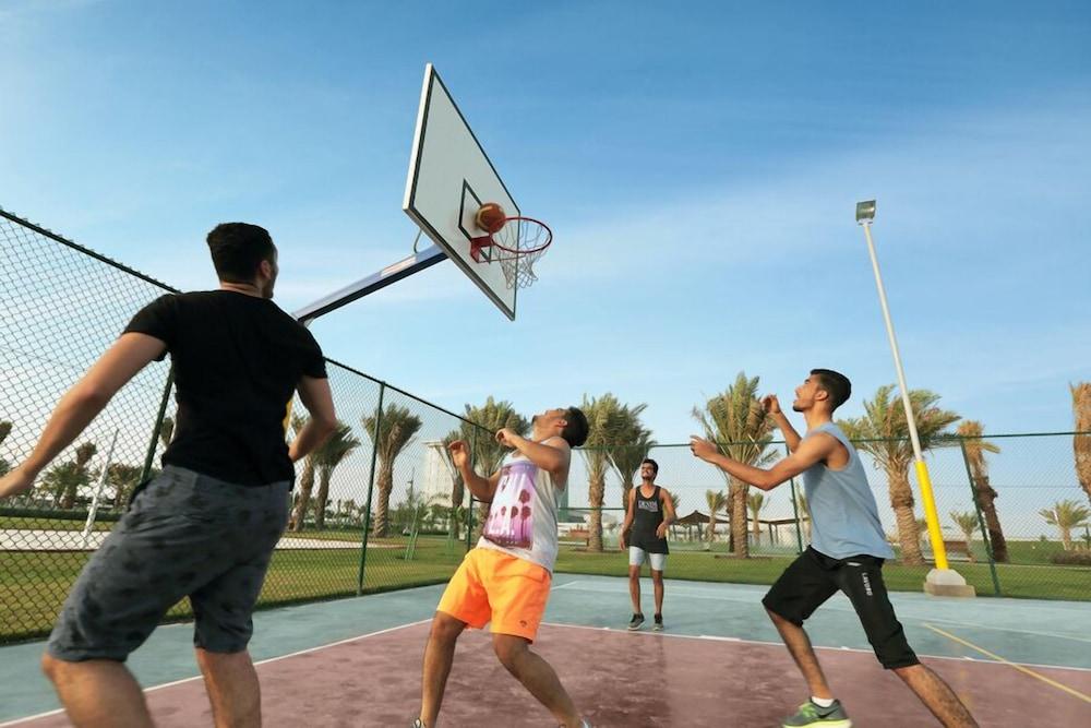 Bay La Sun Hotel And Marina - Emaar King Abdullah Economic City Buitenkant foto Basketball in Al-Shaab
