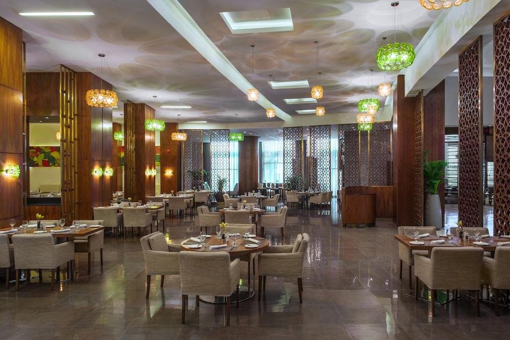 Bay La Sun Hotel And Marina - Emaar King Abdullah Economic City Buitenkant foto The restaurant
