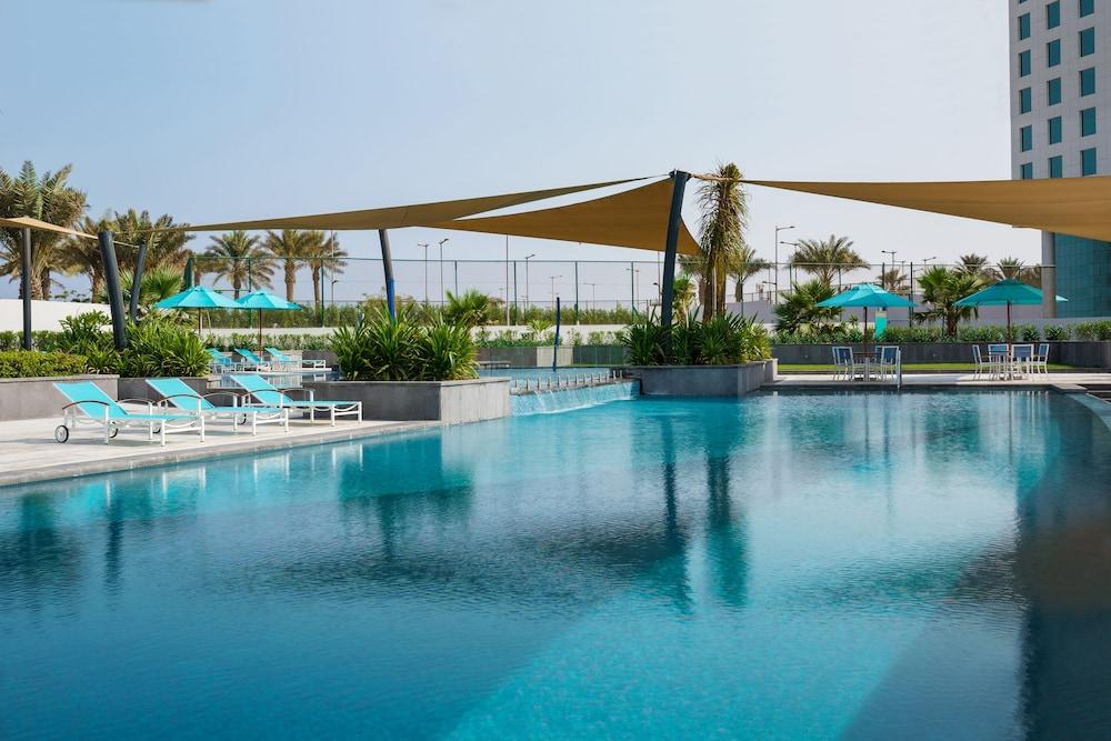 Bay La Sun Hotel And Marina - Emaar King Abdullah Economic City Buitenkant foto The swimming pool at the hotel
